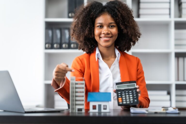 African,American,Realtor,Working,At,Desk,,Housing,Estate,,Vacancy,,Prime